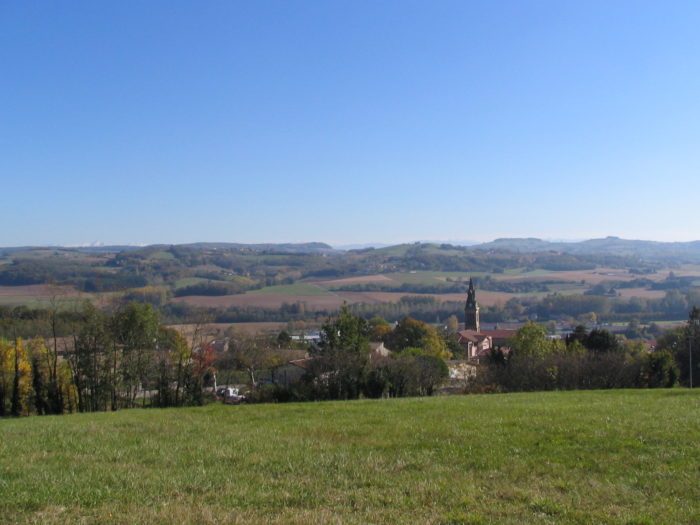 vue de la ferme Robin vers le village de Châteauneuf en contrebas