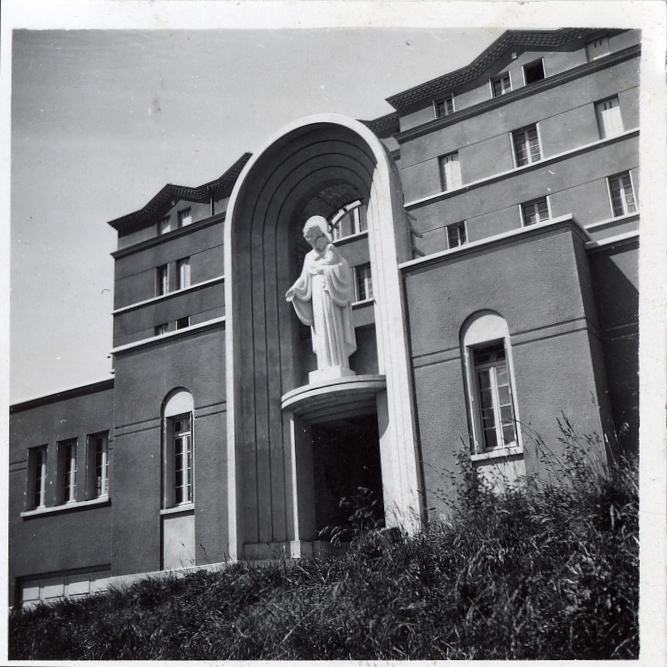 Solemn consecration of the Foyer de Charité to the Blessed Virgin